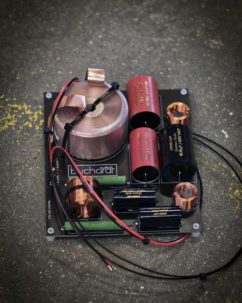 closeup of the Buchardt E50 crossover circuitry